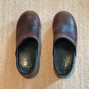 Size 37 Sanita Dark Brown Leather Clogs